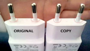 cara-akurat-bedakan-charger-hp-asli-vs-palsu